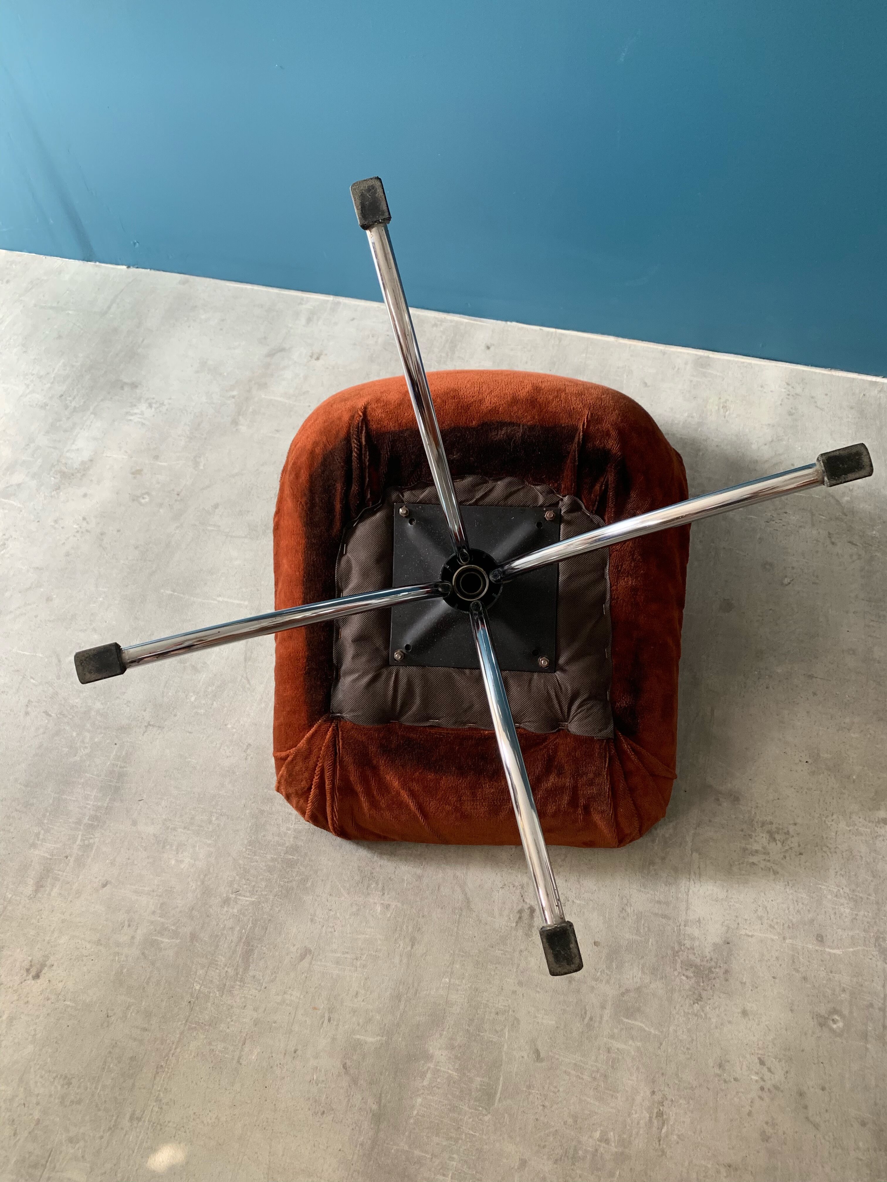 Series of 6 velvet/chrome swivel chairs from the 70s