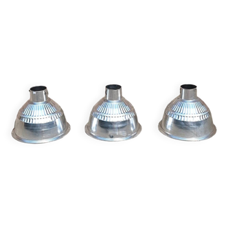 3 suspensions industrielles vintage, luminaires anciens d’atelier