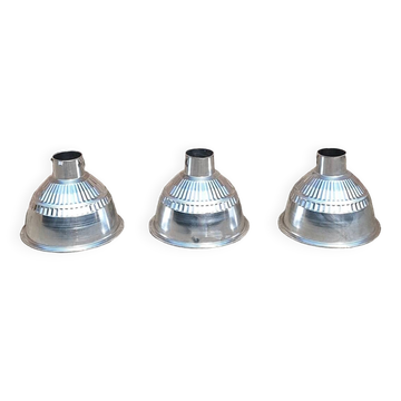 3 suspensions industrielles vintage, luminaires anciens d’atelier