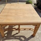 Extendable oak table