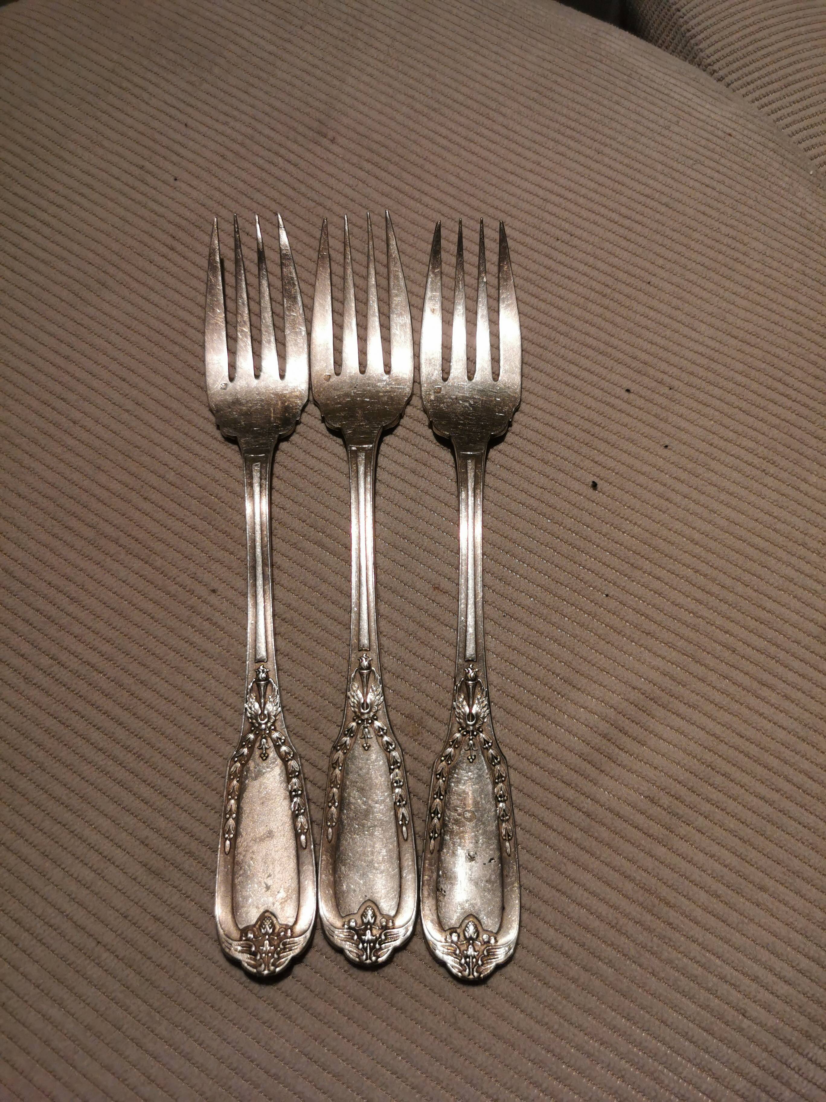 3 silver metal forks