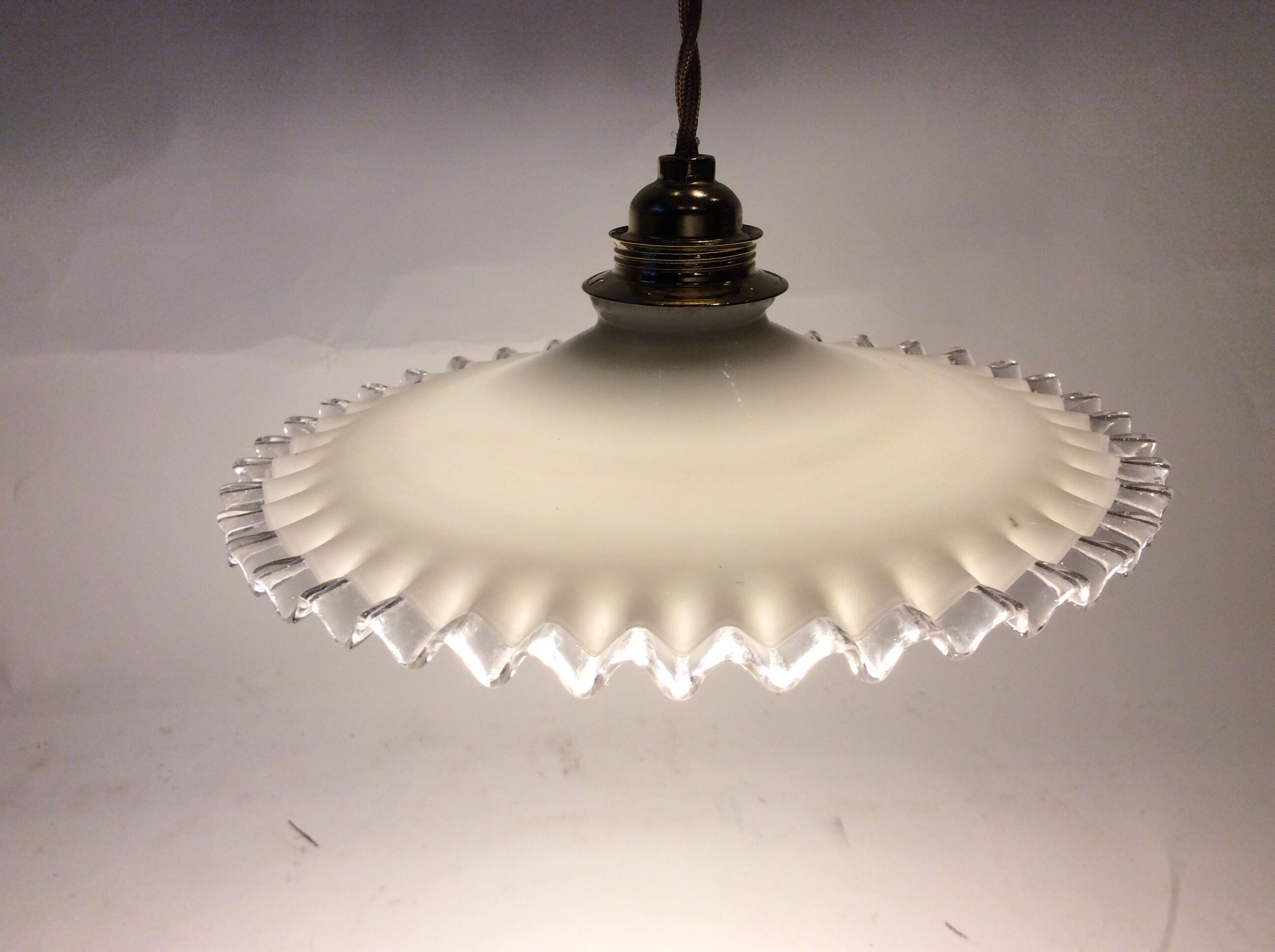 Vintage opaline suspension