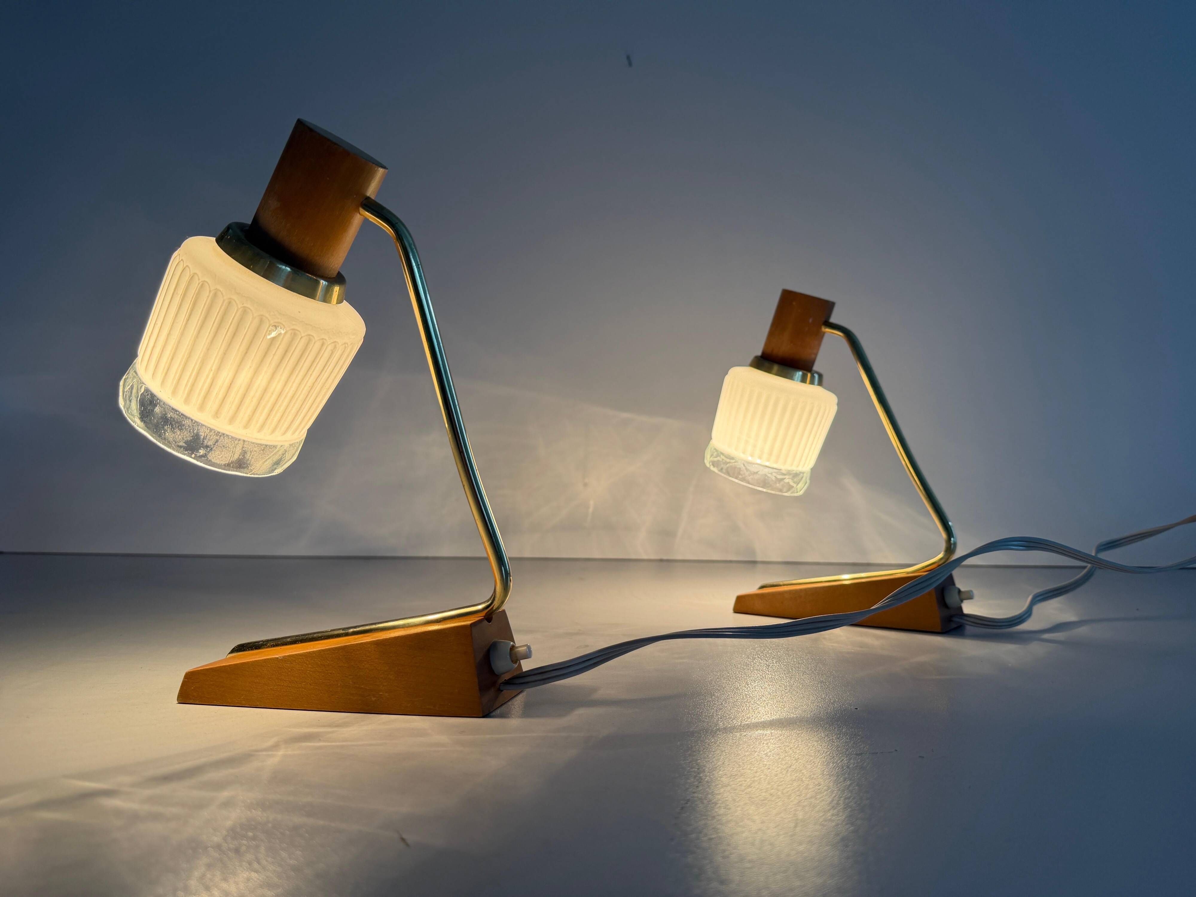 Pair of bedside lamps in brass and wood from the mid-century, 1960, Germany.