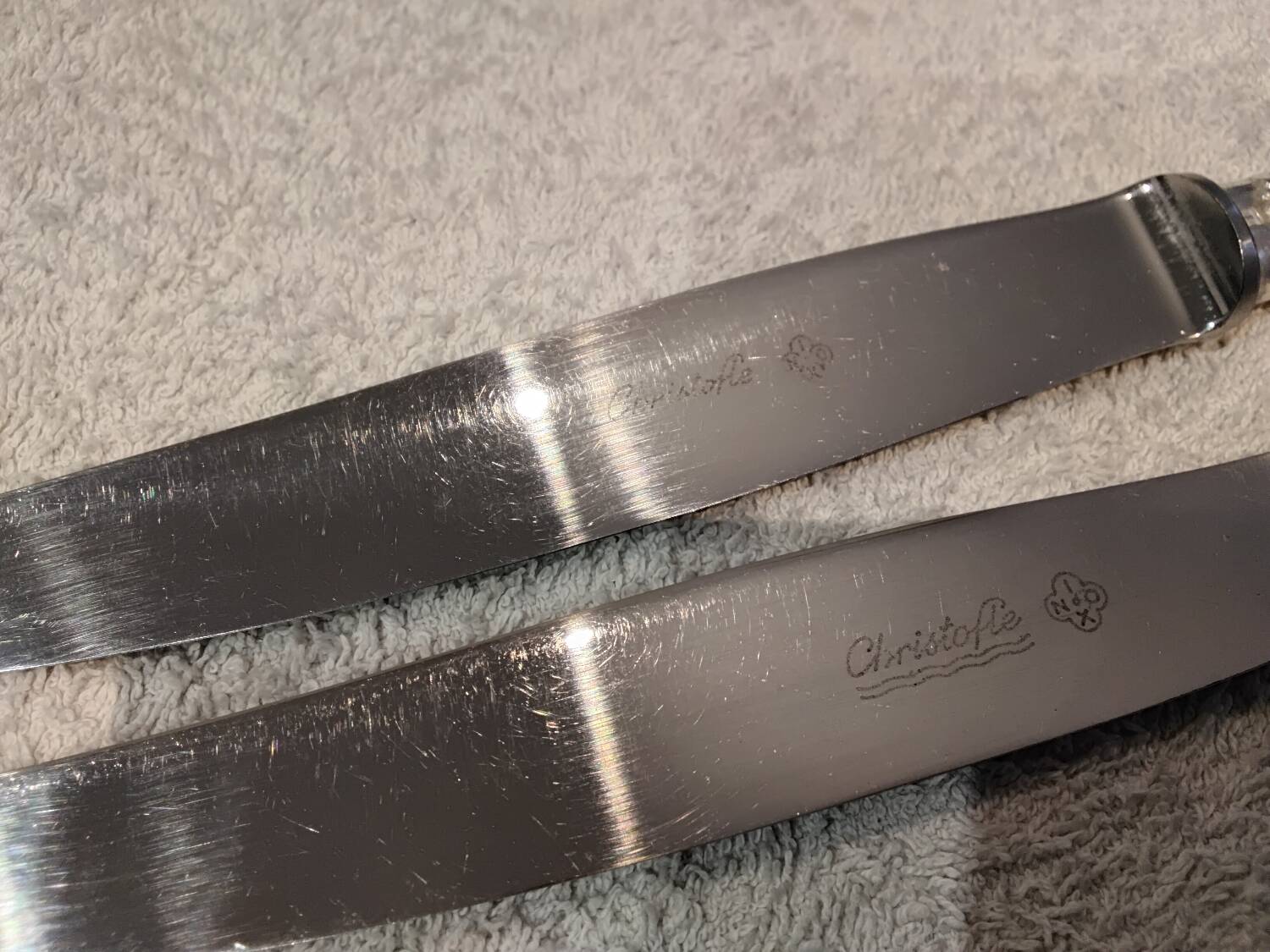 12 silver-plated table knives by Christofle Vendôme, 24.5cm