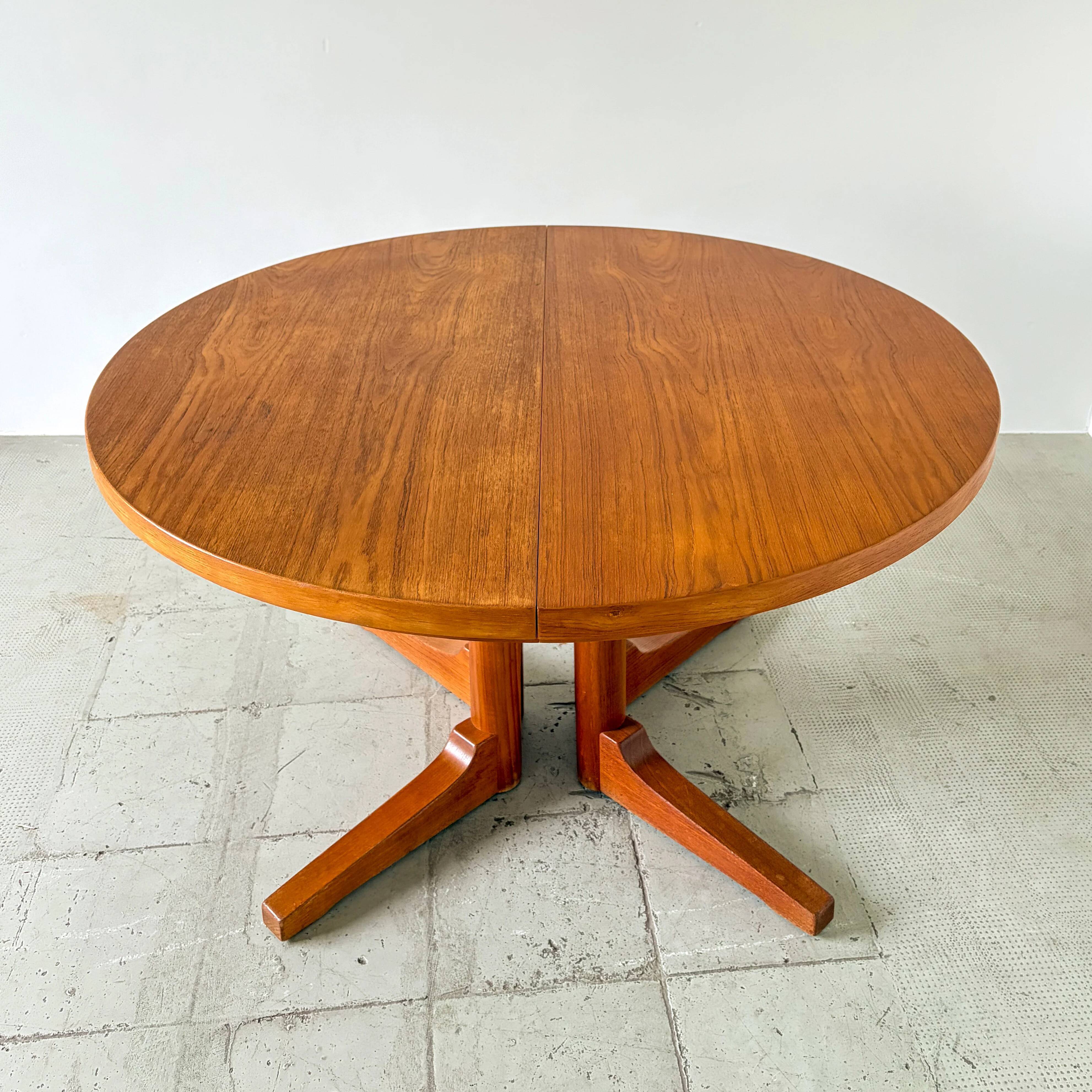 Table à manger ronde en teck Silkeborg avec rallonges