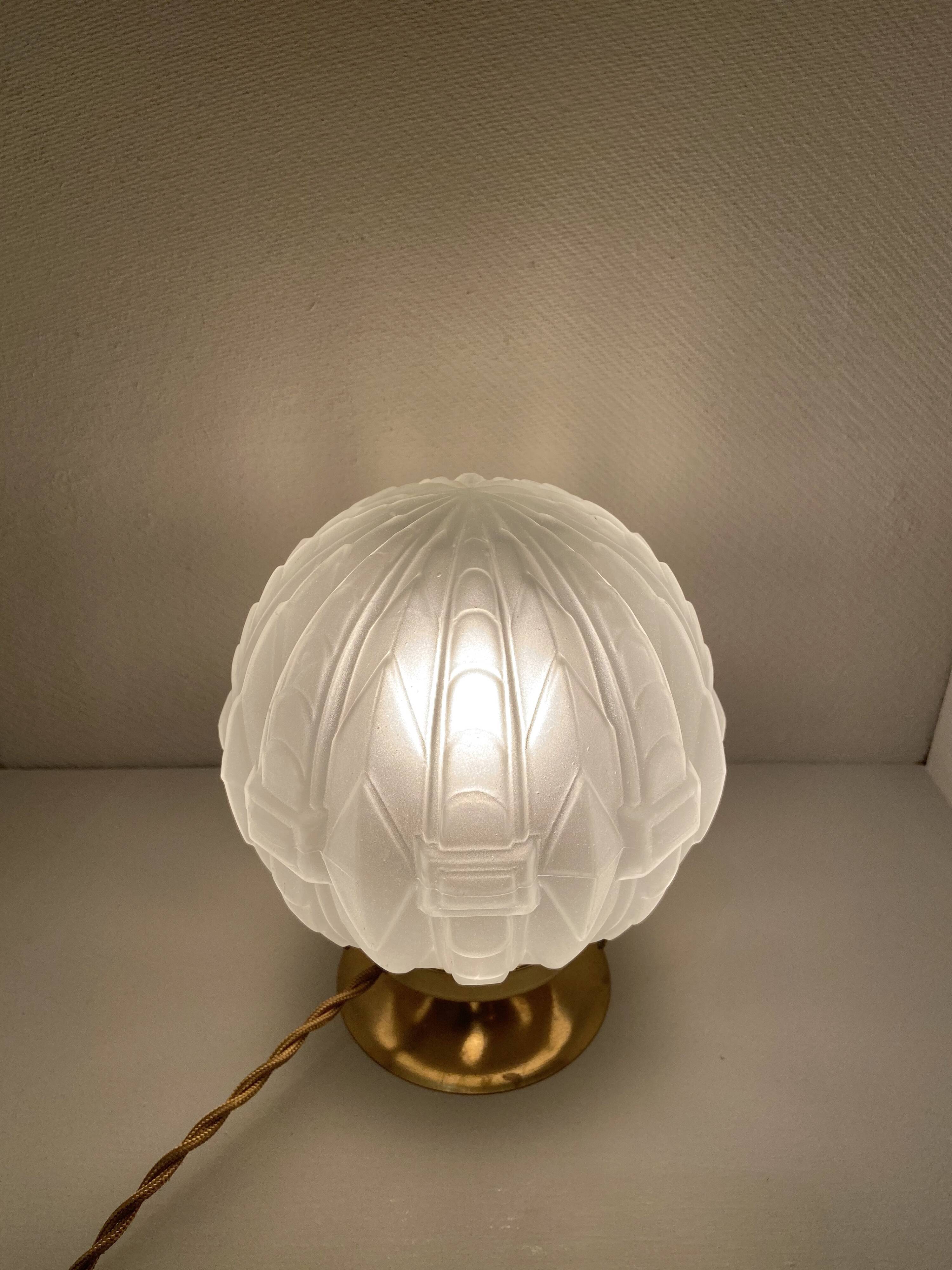 Art Deco globe lamp "scales"