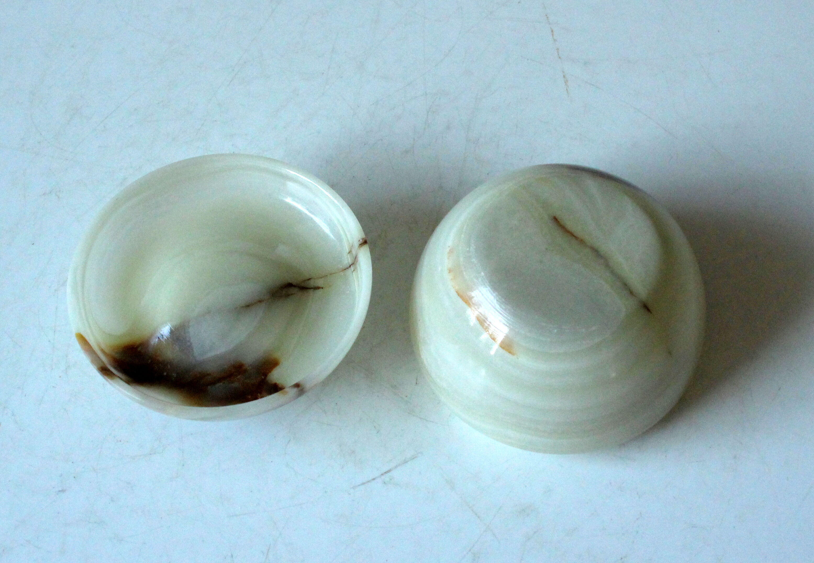 Handmade onyx bowl with lid from the 1970