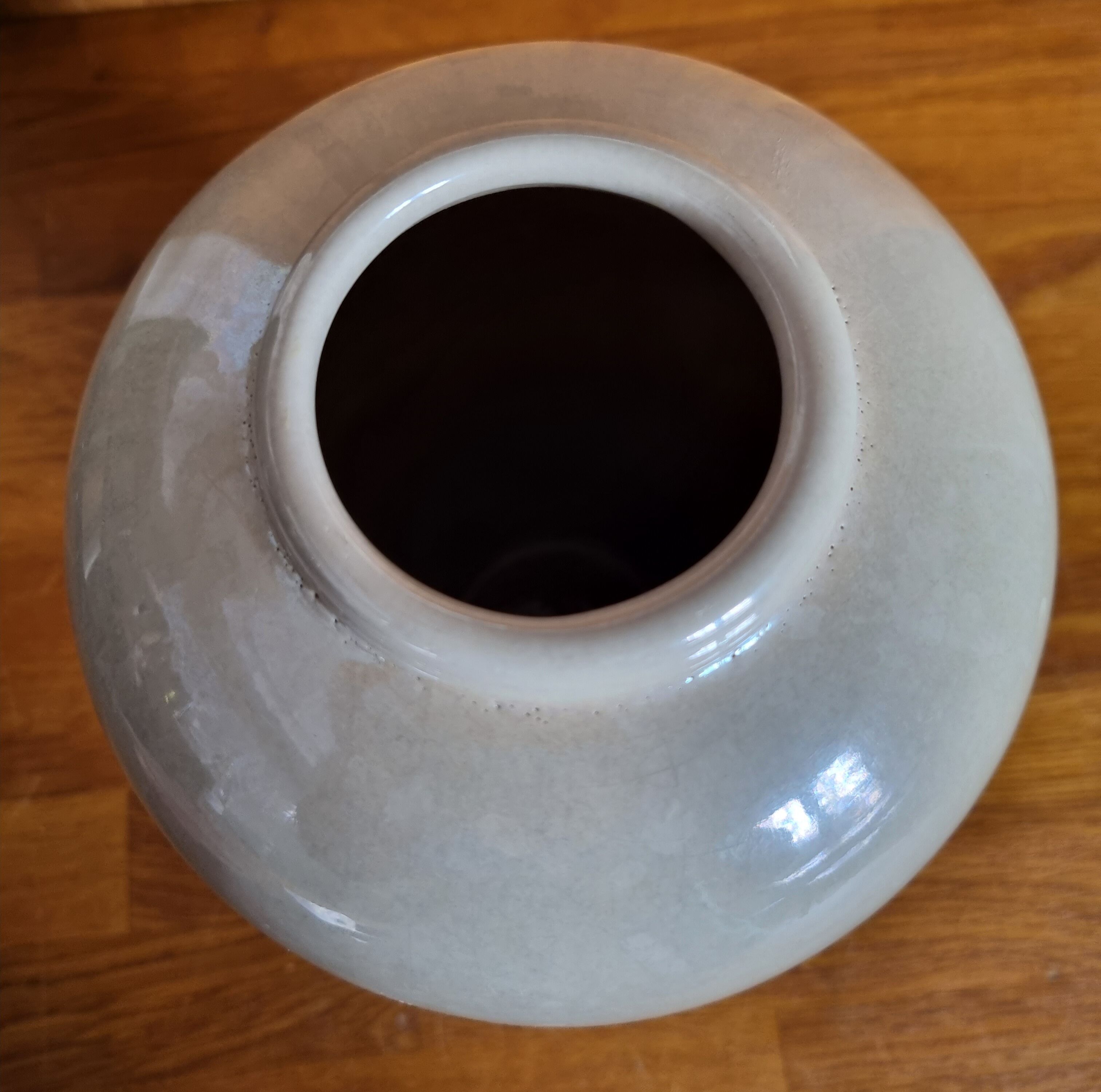 Vintage vase Art Deco style beige iridescent