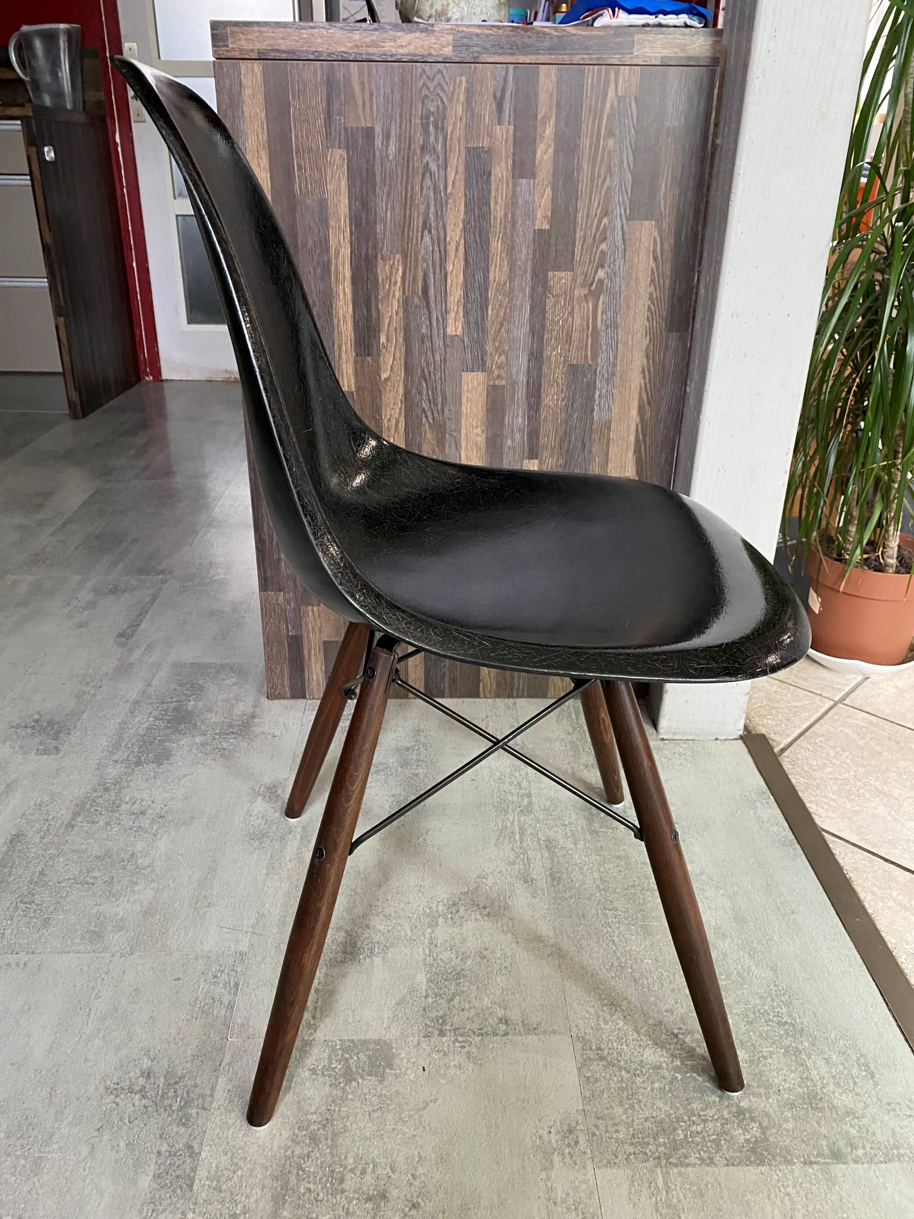 DSW chair, black fiber, black dowel, walnut, Eames, Herman Miller, vintage 1950