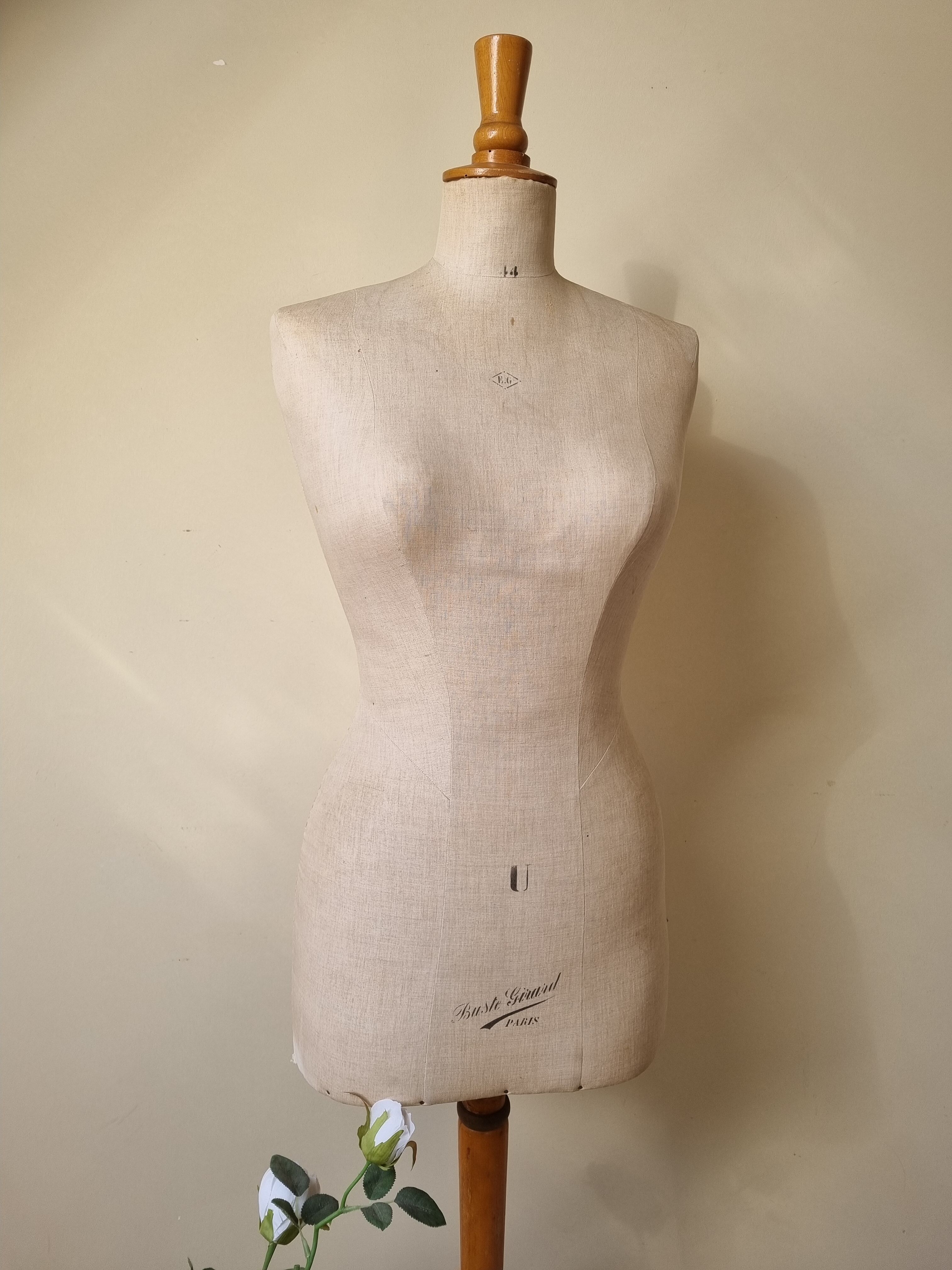 Bust of vintage seamstress Gérard Paris