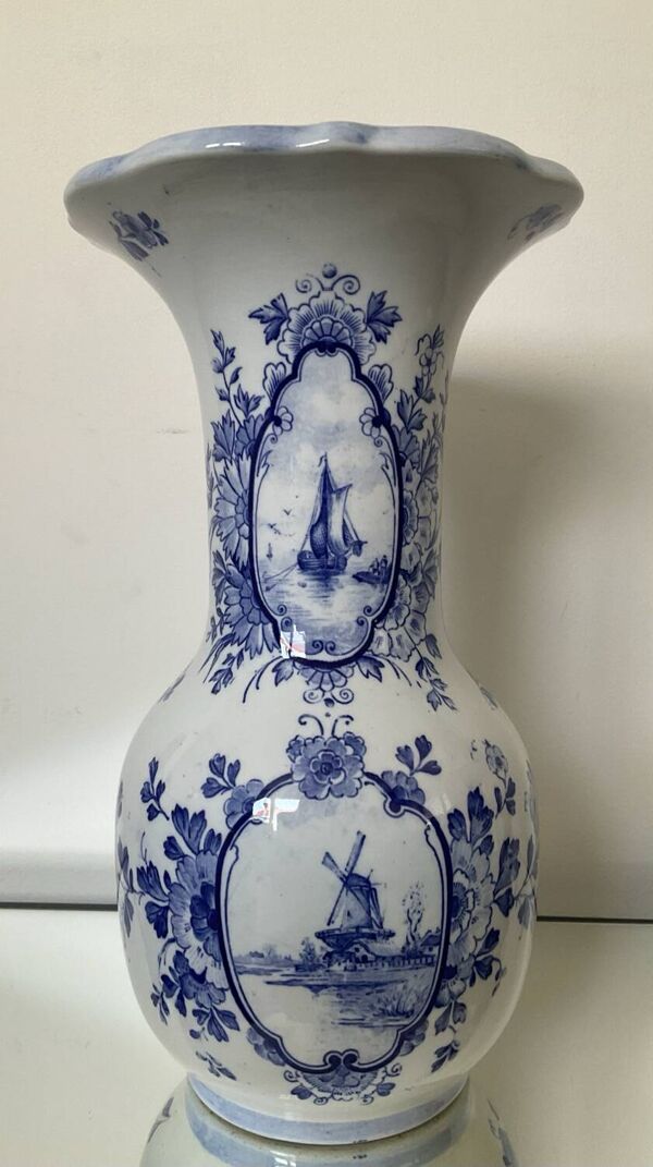 Grand vase ancien Delft en porcelaine blanc bleu signé
