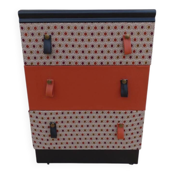 Vintage commode on wheels with three drawers in faux leather and fabric - end.