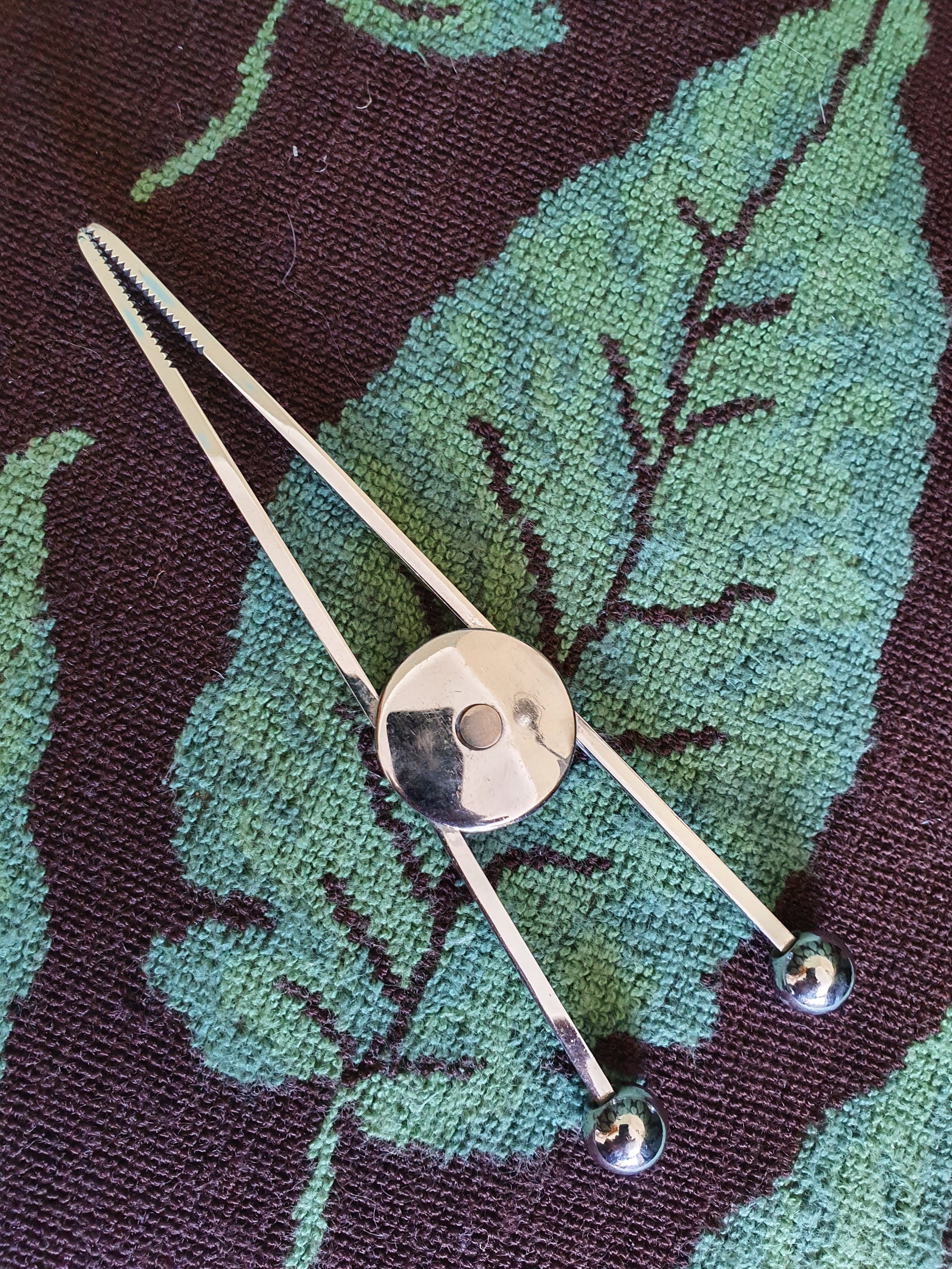 Modernist sugar pinch