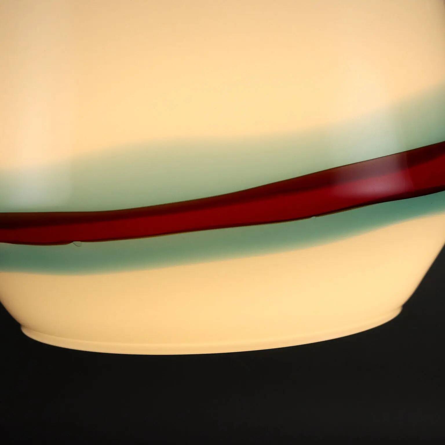 Suspension vintage en verre opalin et laiton, Italie, années 1960