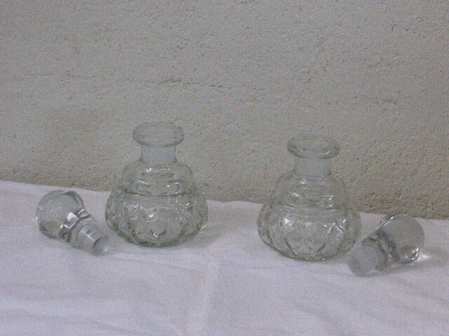 Lot of two glass decanters