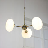 Lustre en laiton et verre opalin du milieu du siècle