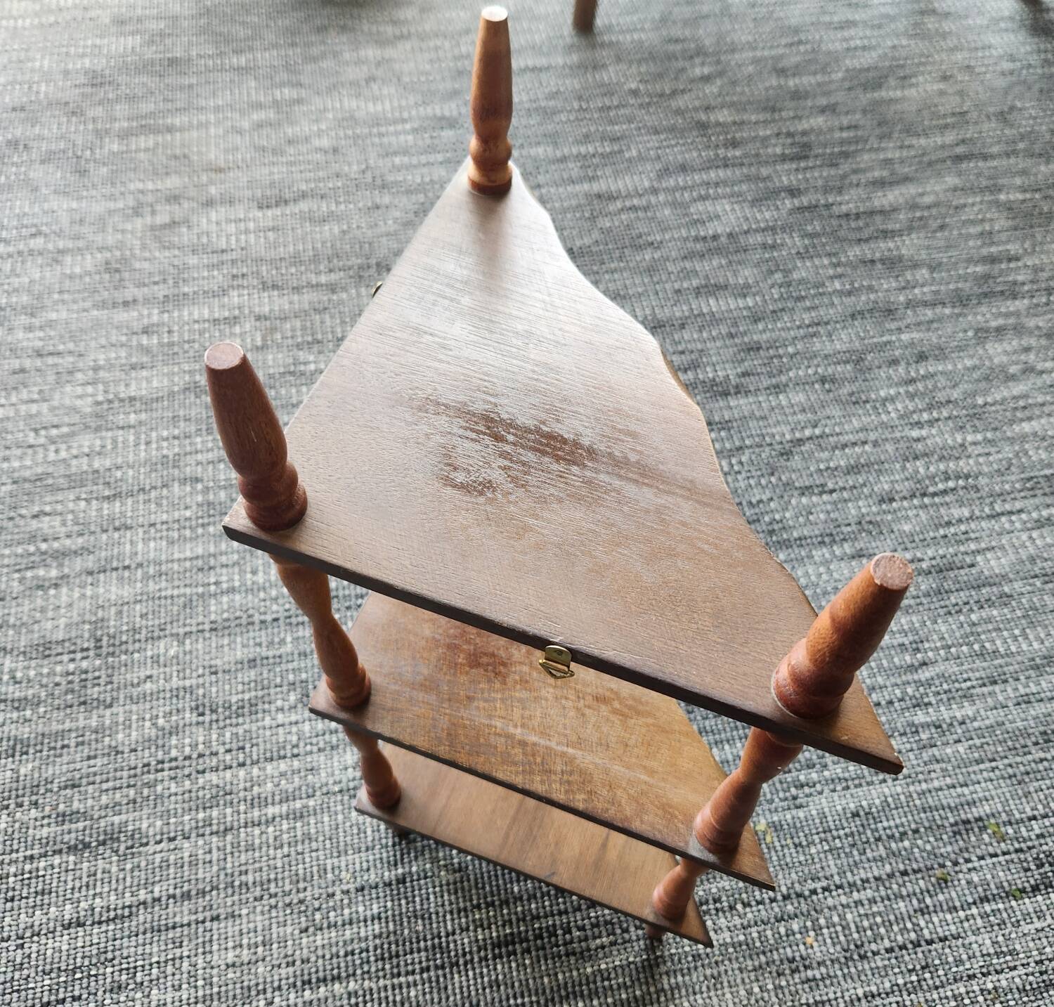 Wooden corner shelf: vintage