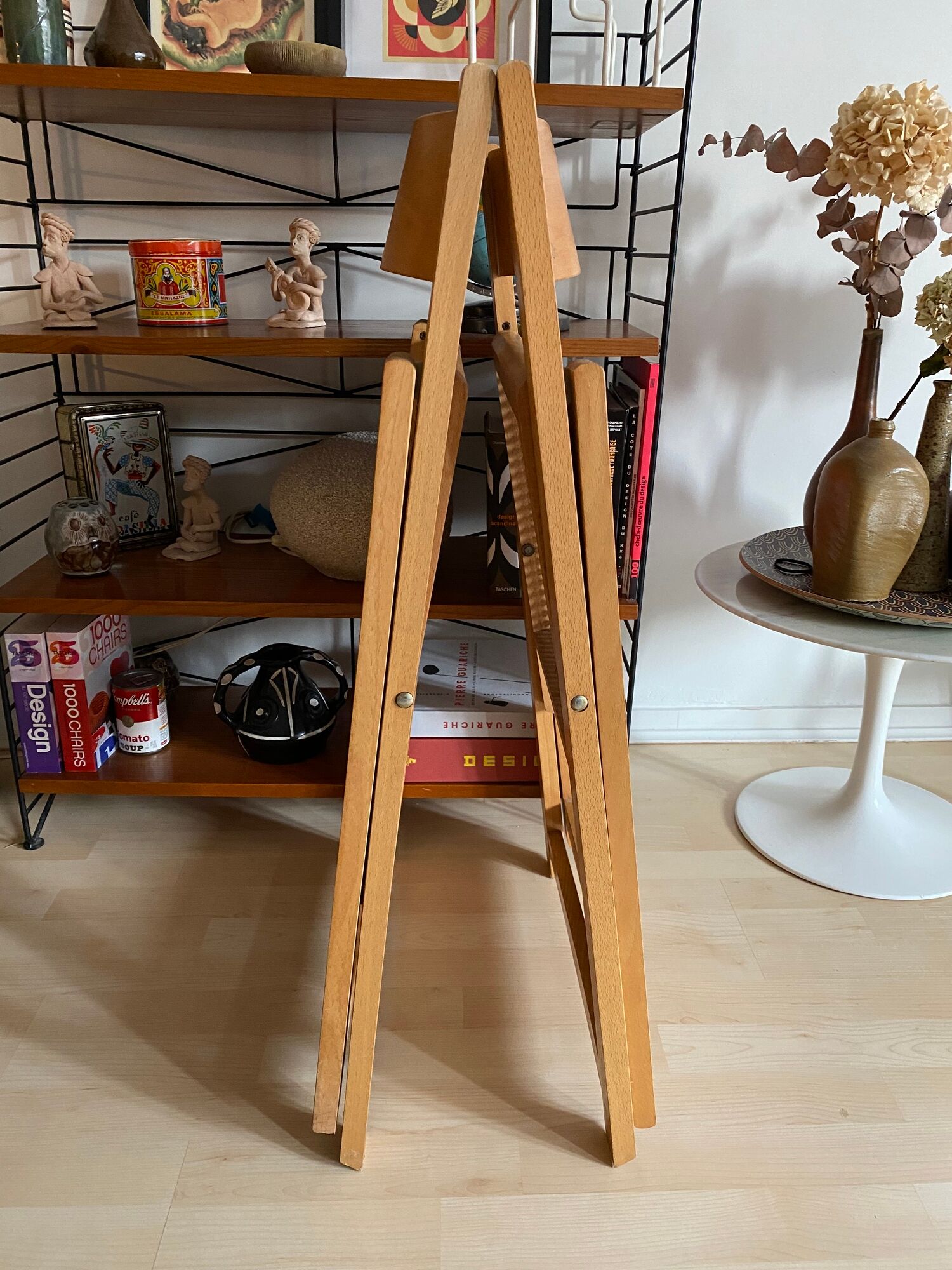 Duo de chaises italiennes  bois et cannage des années 60