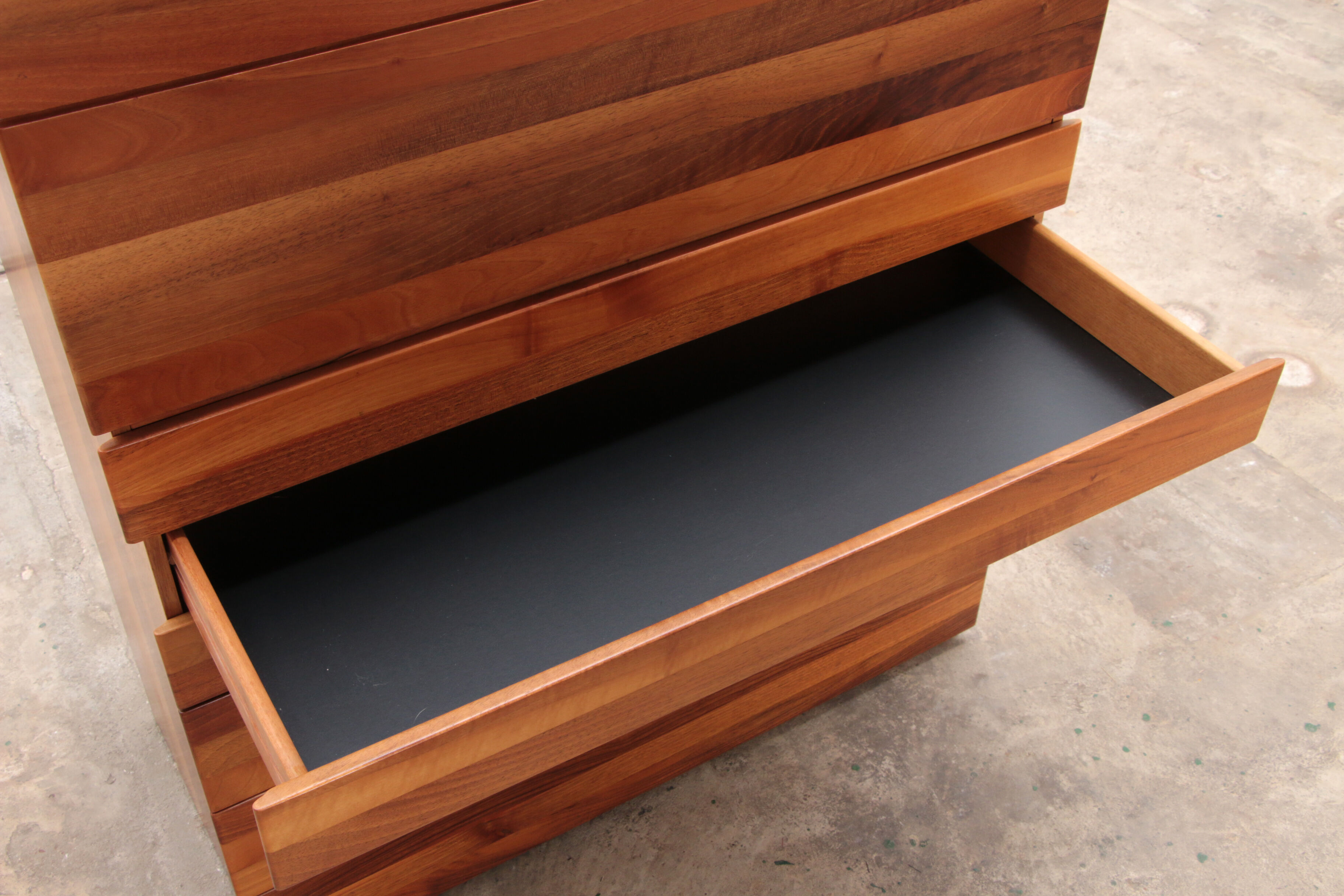 Afra & Tobia Scarpa Walnut secretary chest of drawers for Molteni, 1970 Italy