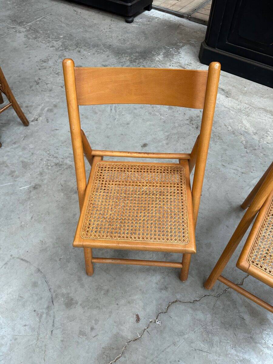 Suite de 4 chaises pliantes cannées 80’s