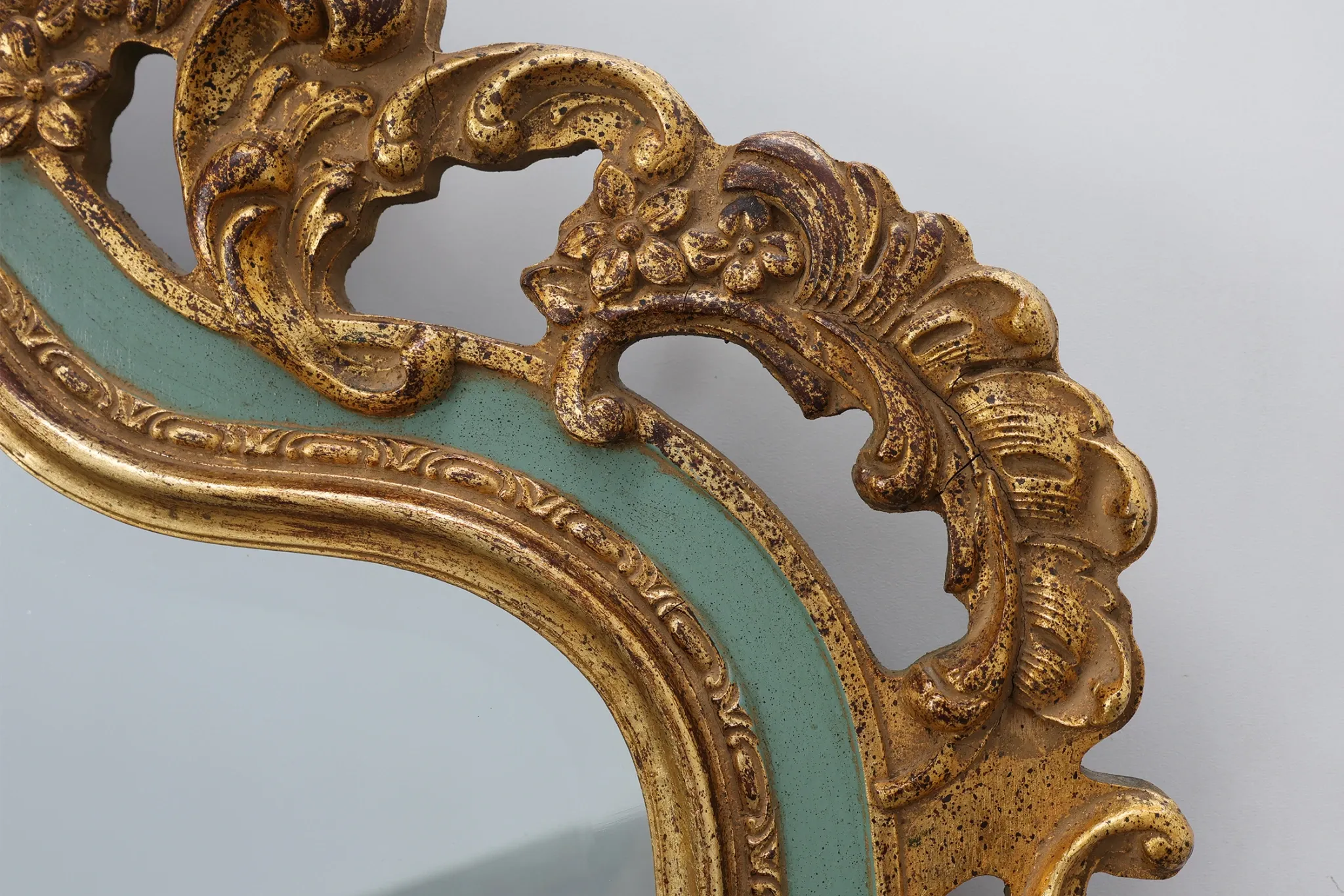 Florentine Style Gilt Mirror with Acanthus Scrolls, Italy, 20th Century