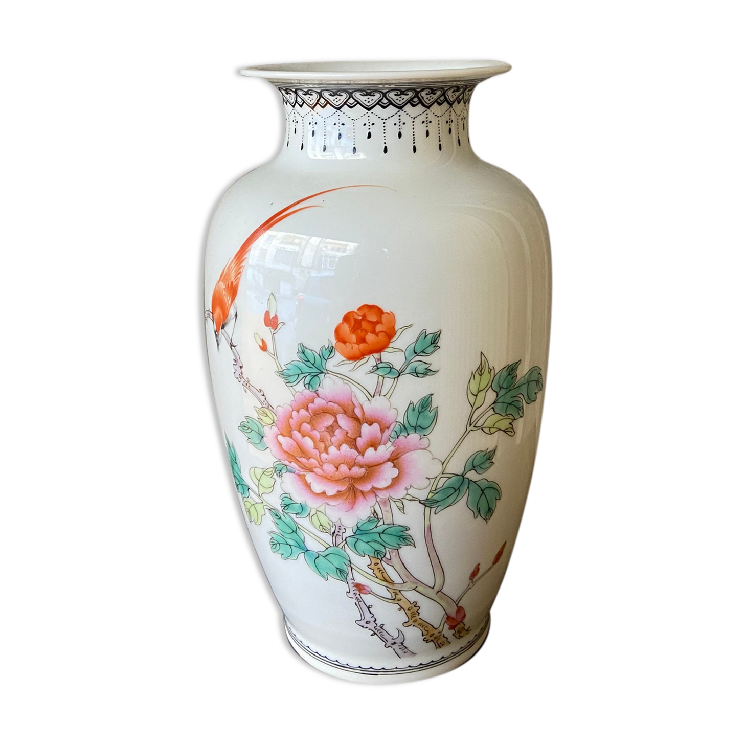 Chinese vase with floral decoration