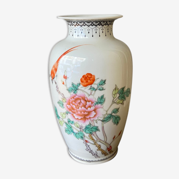 Chinese vase with floral decoration