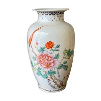 Chinese vase with floral decoration