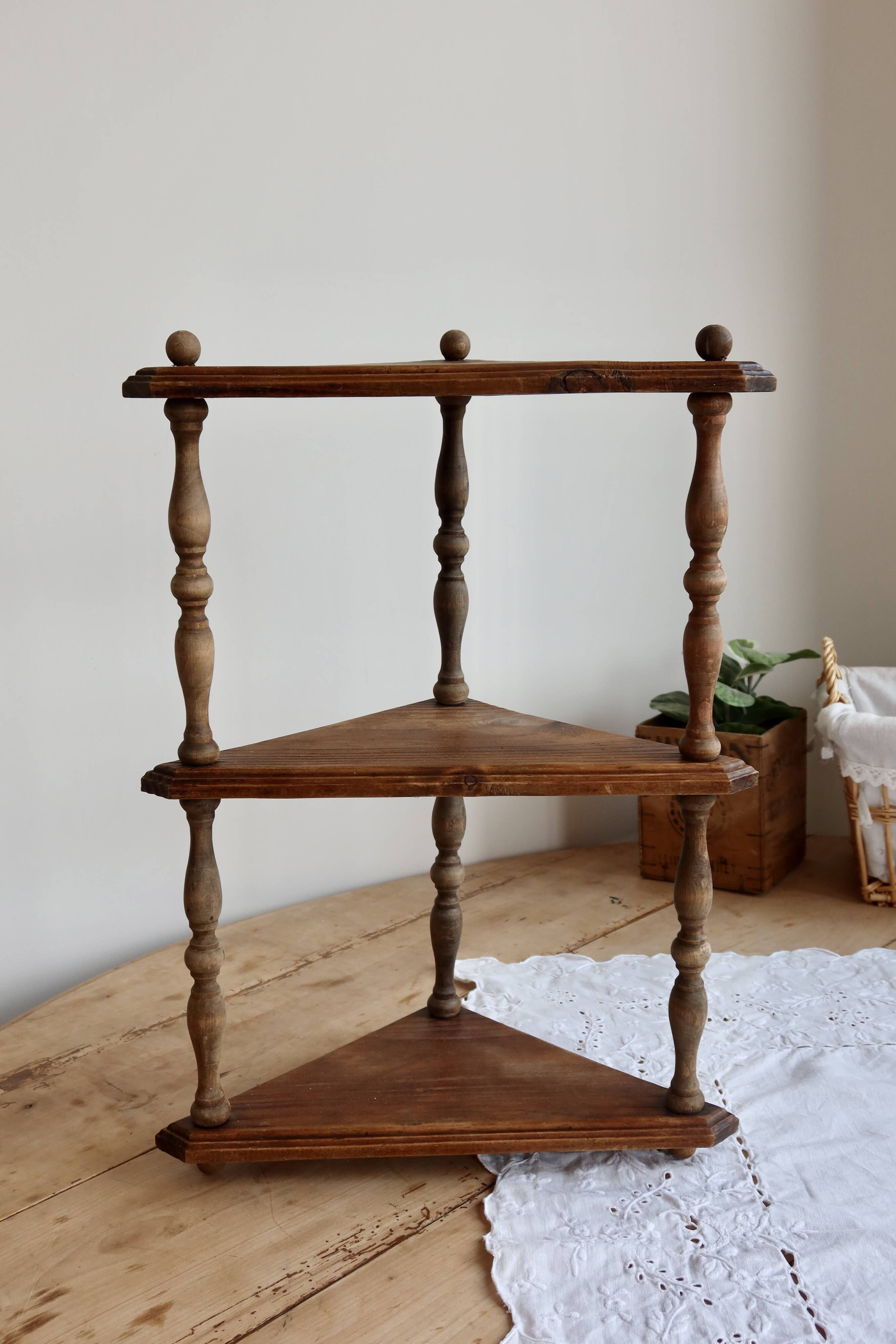 Vintage wooden corner wall shelf with 3 levels – Turned wooden supports