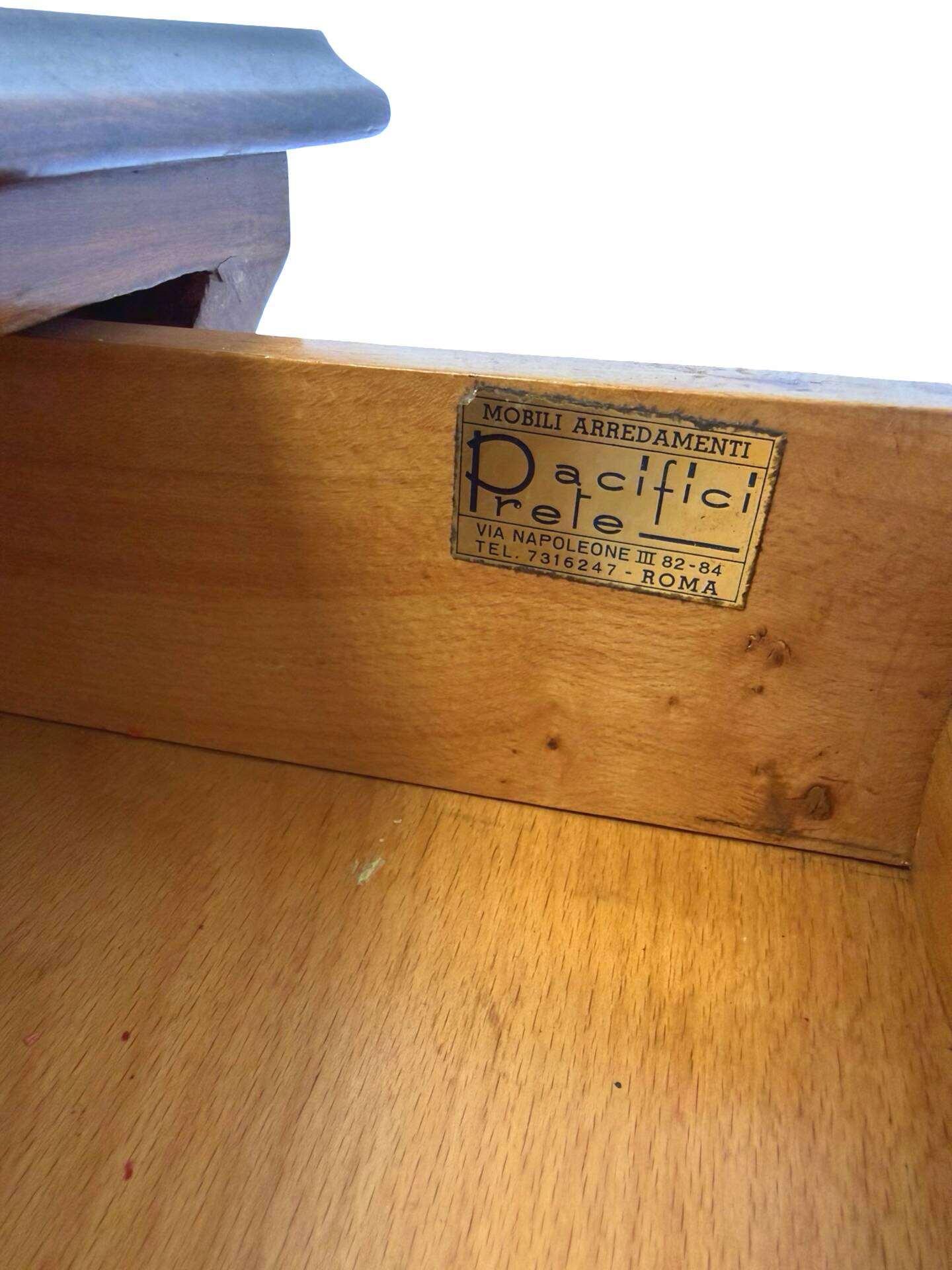 Wooden bedroom suite with inlays in mid-century Italian style, by Pacifici Prete, Rome.