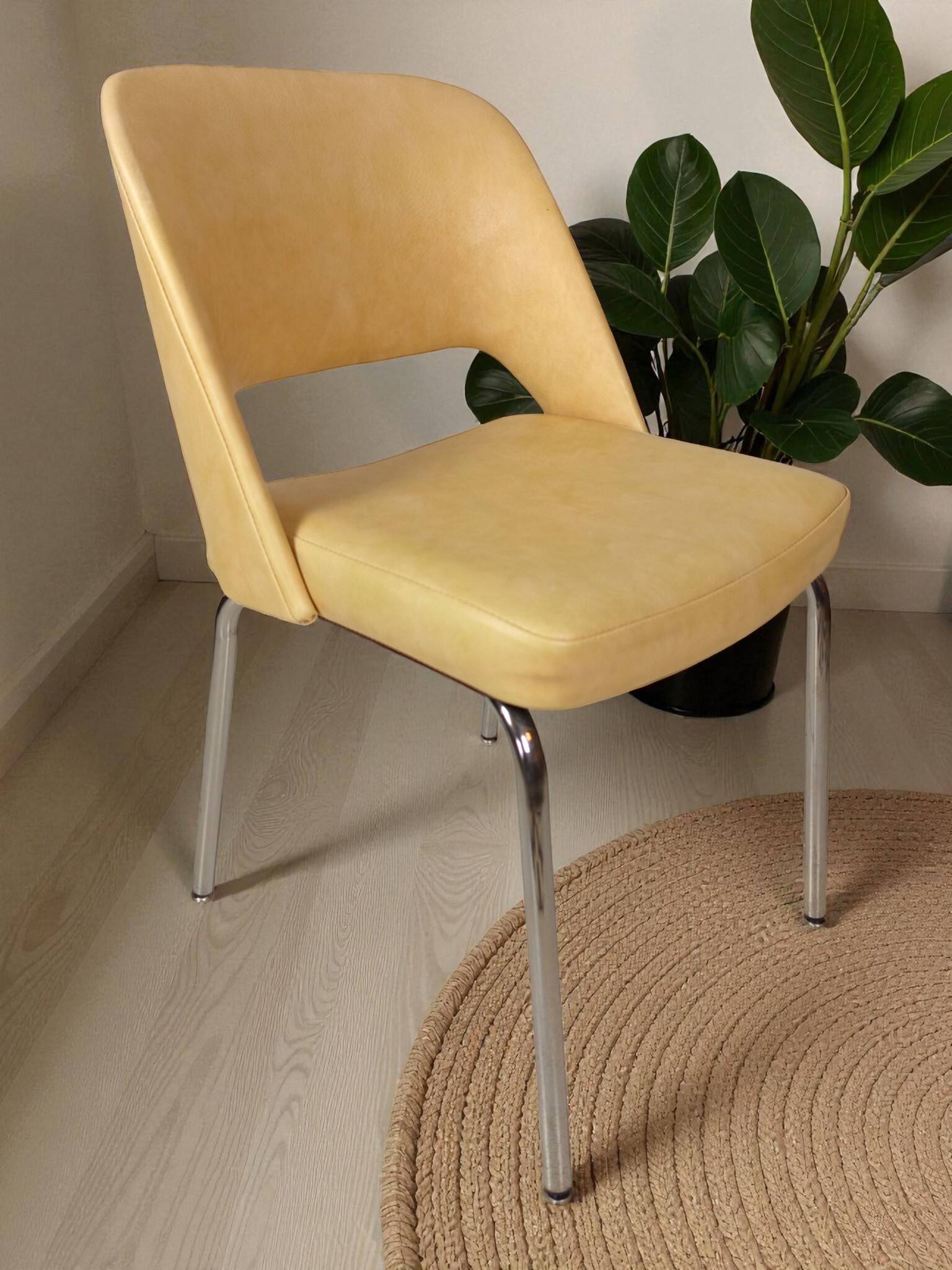 Suite de 4 chaises vintage
