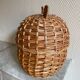 Petite sculpture panier osier