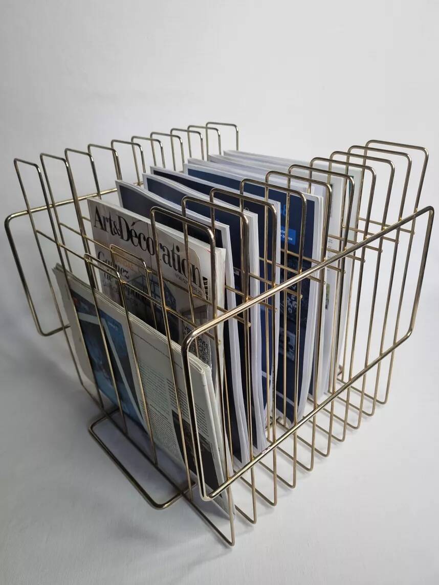 Vintage "wire" magazine rack in gold metal
