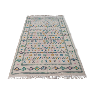 tapis blanc fait à la