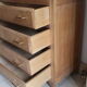Commode aux pieds compas en bois brut
