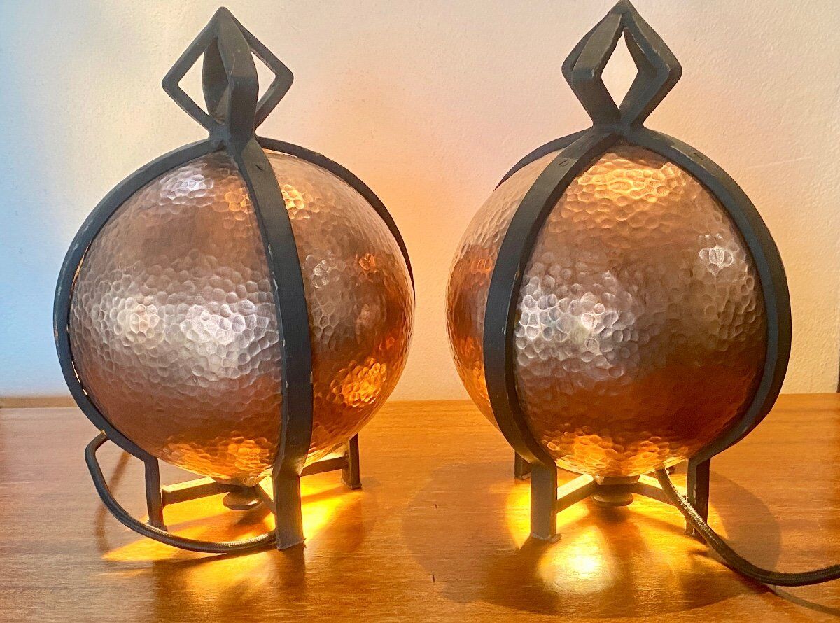 Paire de lampes art déco en dinanderie