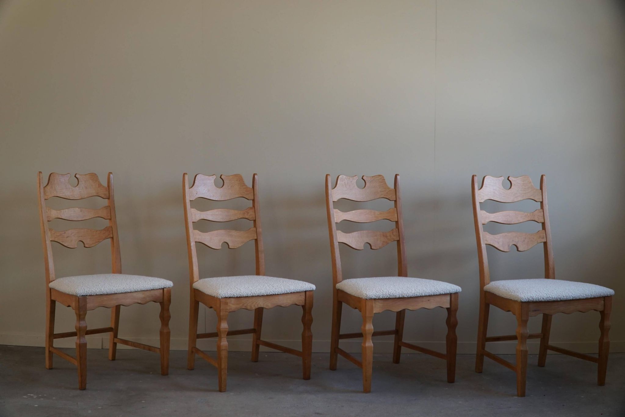 Set of 4 "Razorblade" high back chairs in oak & boucle, Henning Kjærnulf, 1960s