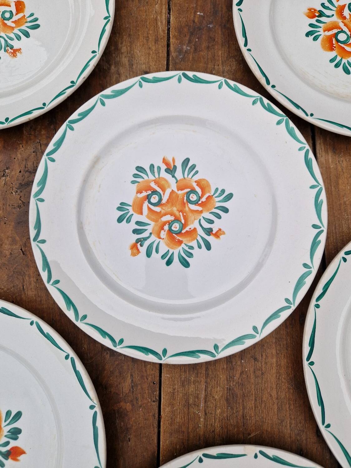 Lot de 7 assiettes plates plus de raviers