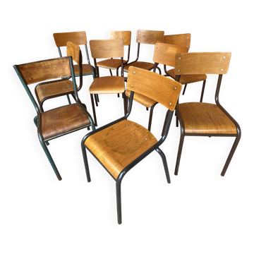 10 chaises d’école dépareillées restaurant 1960