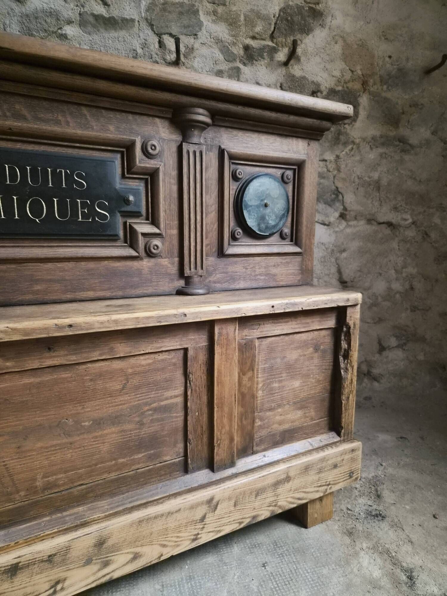 Pharmacy counter in antique oak / kitchen island, circa 1870–1900