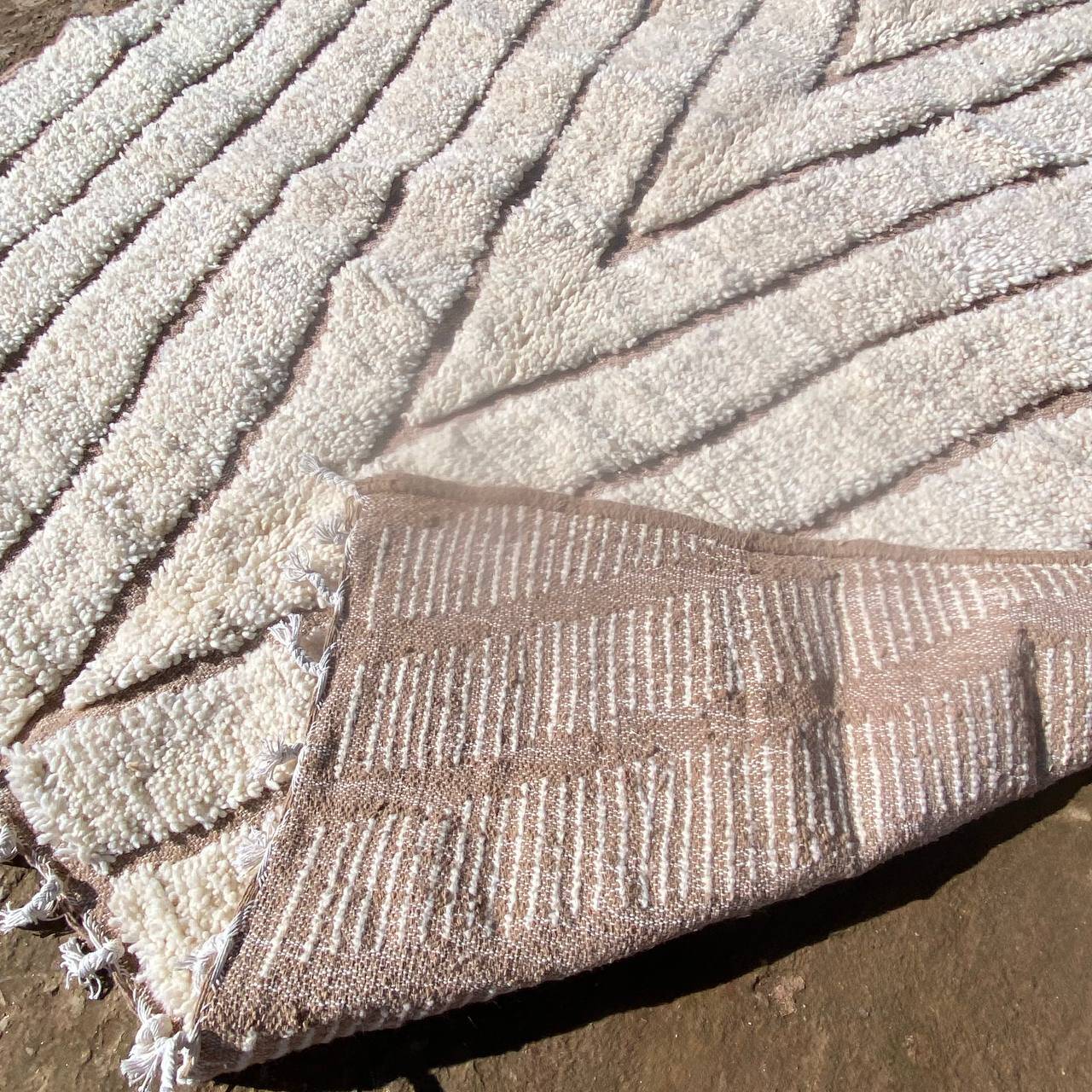 Handmade White Moroccan Wool Rug – Authentic Berber Craftsmanship & Timeless