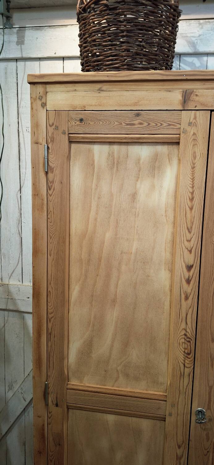 Armoire vintage