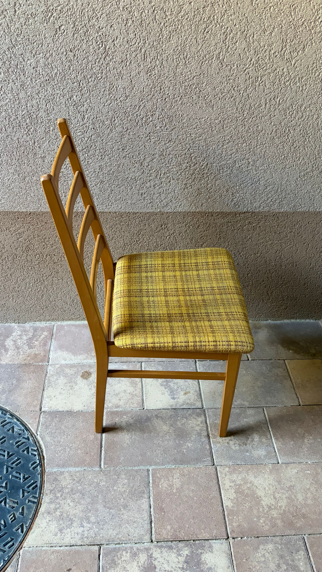 Set of 4 vintage Scandinavian chairs - Teak and mustard fabric