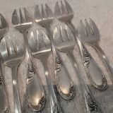 12 silver-plated oyster forks with rocaille ribbon decoration, 13.7 cm