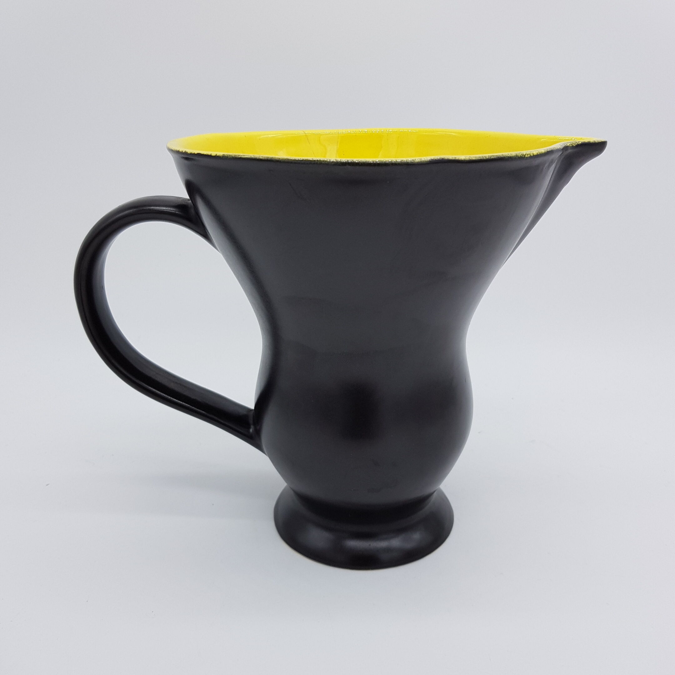 Pitcher Digoin Sarreguemines black satin and yellow