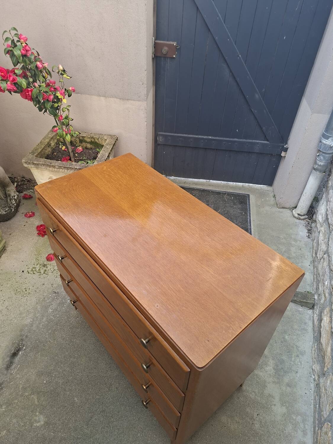 Vintage chest of drawers with tapered legs, 1950s design, 4 drawers.