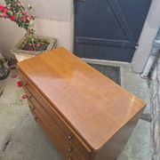 Vintage chest of drawers with tapered legs, 1950s design, 4 drawers.