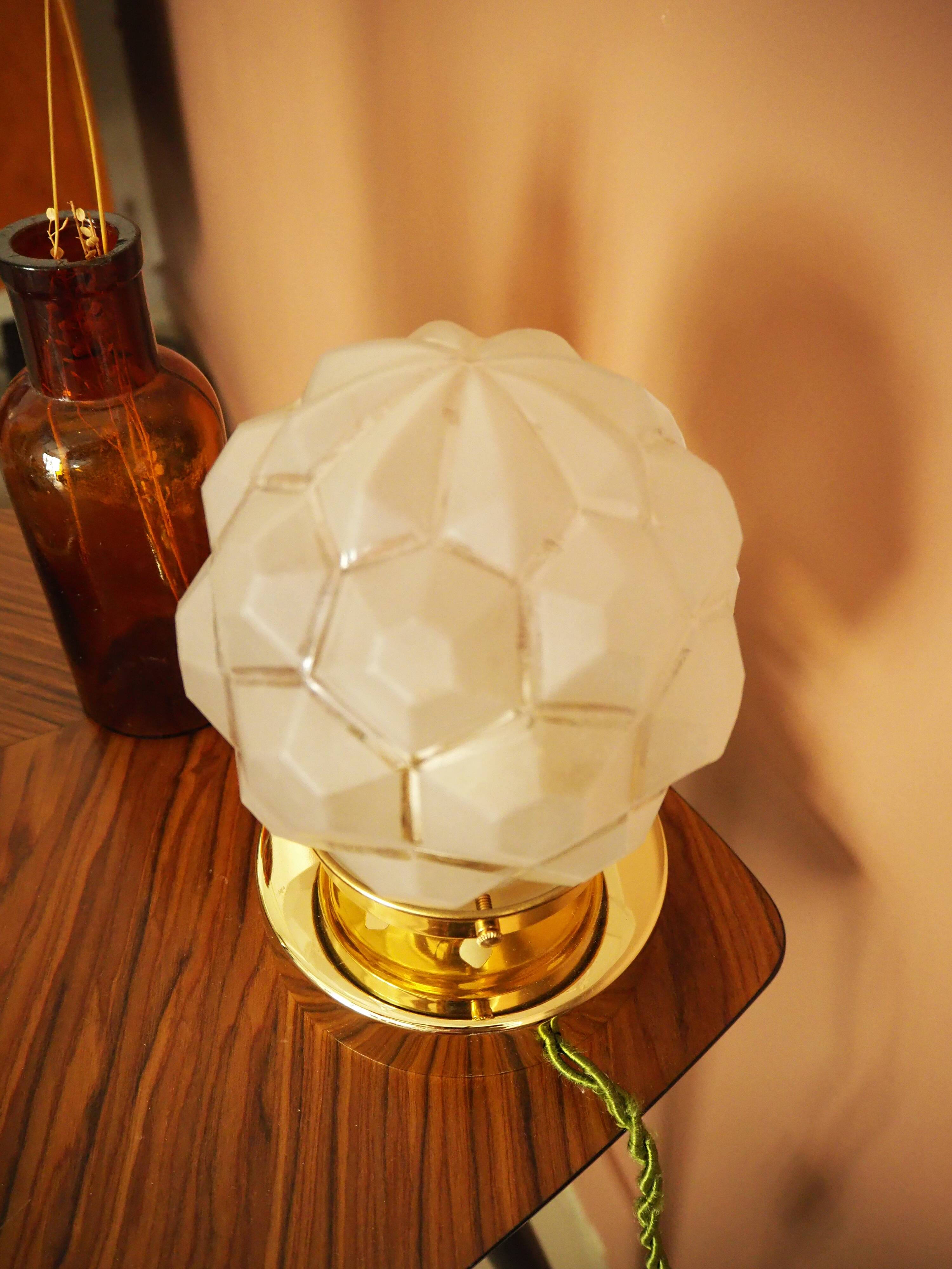 Vintage table lamp - Facing glass globe