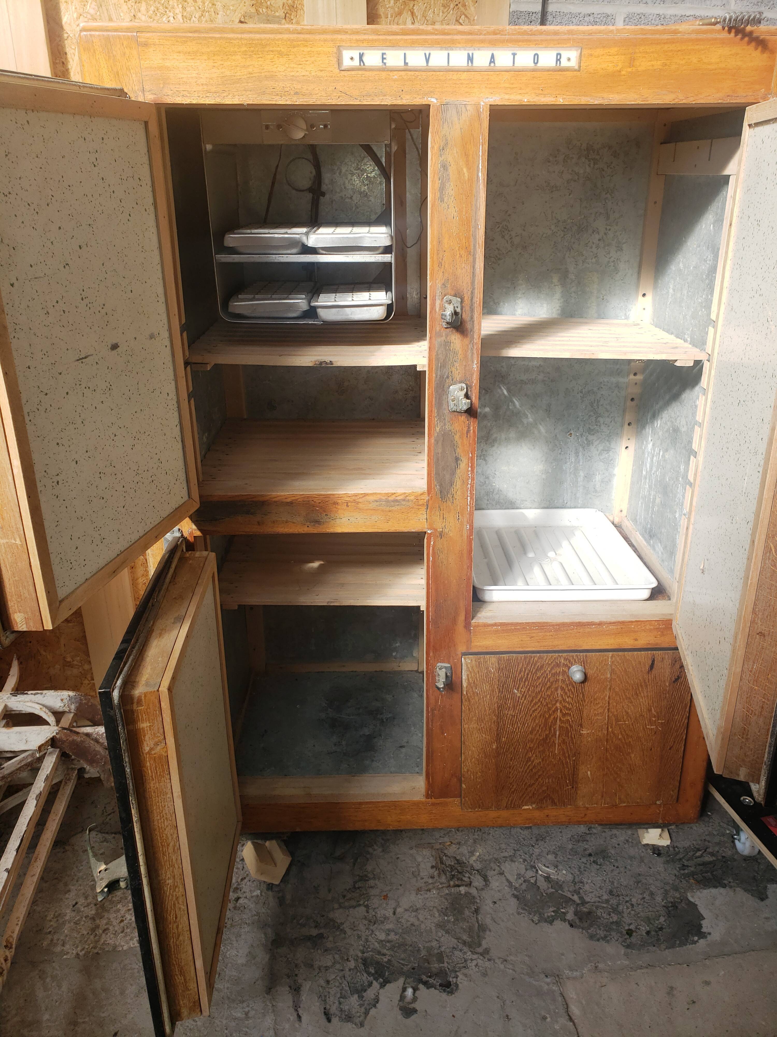 Old refrigerated cabinet