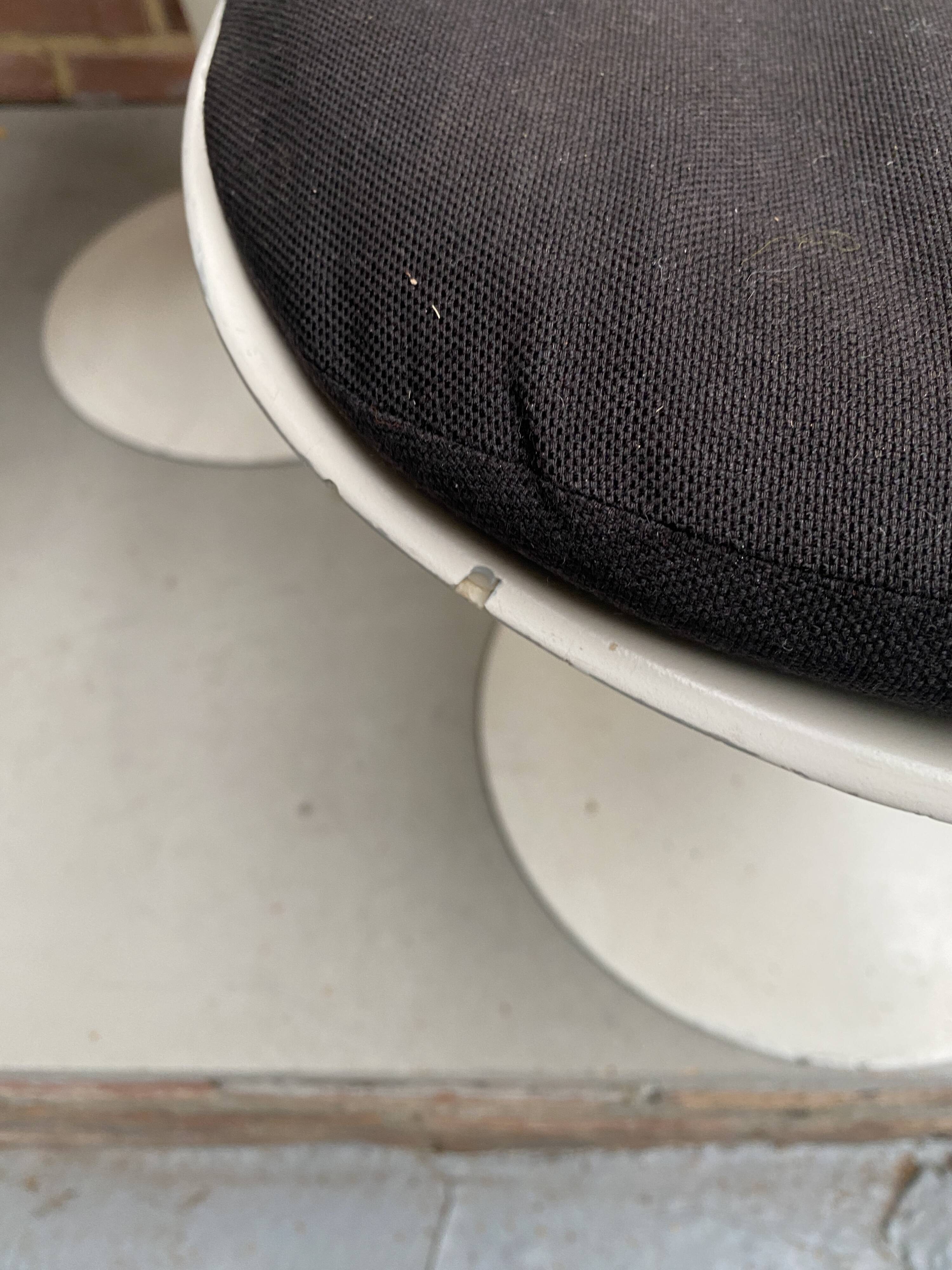 4 Saarinen knoll tulip chairs